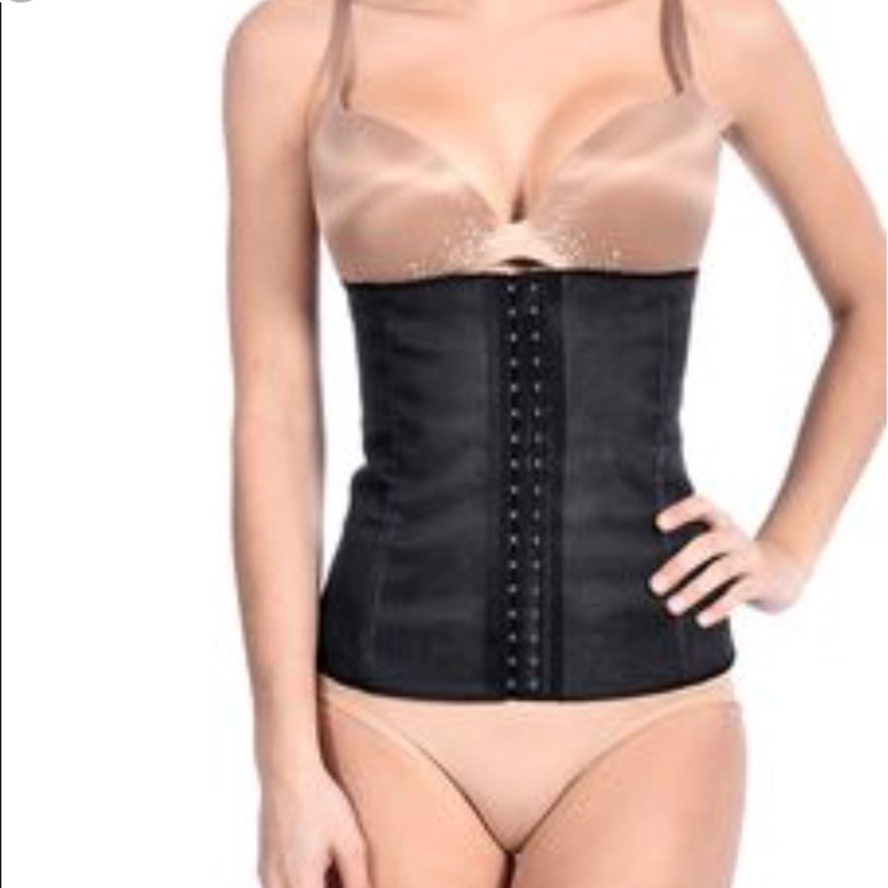 Marilyn Monroe waist trainer
